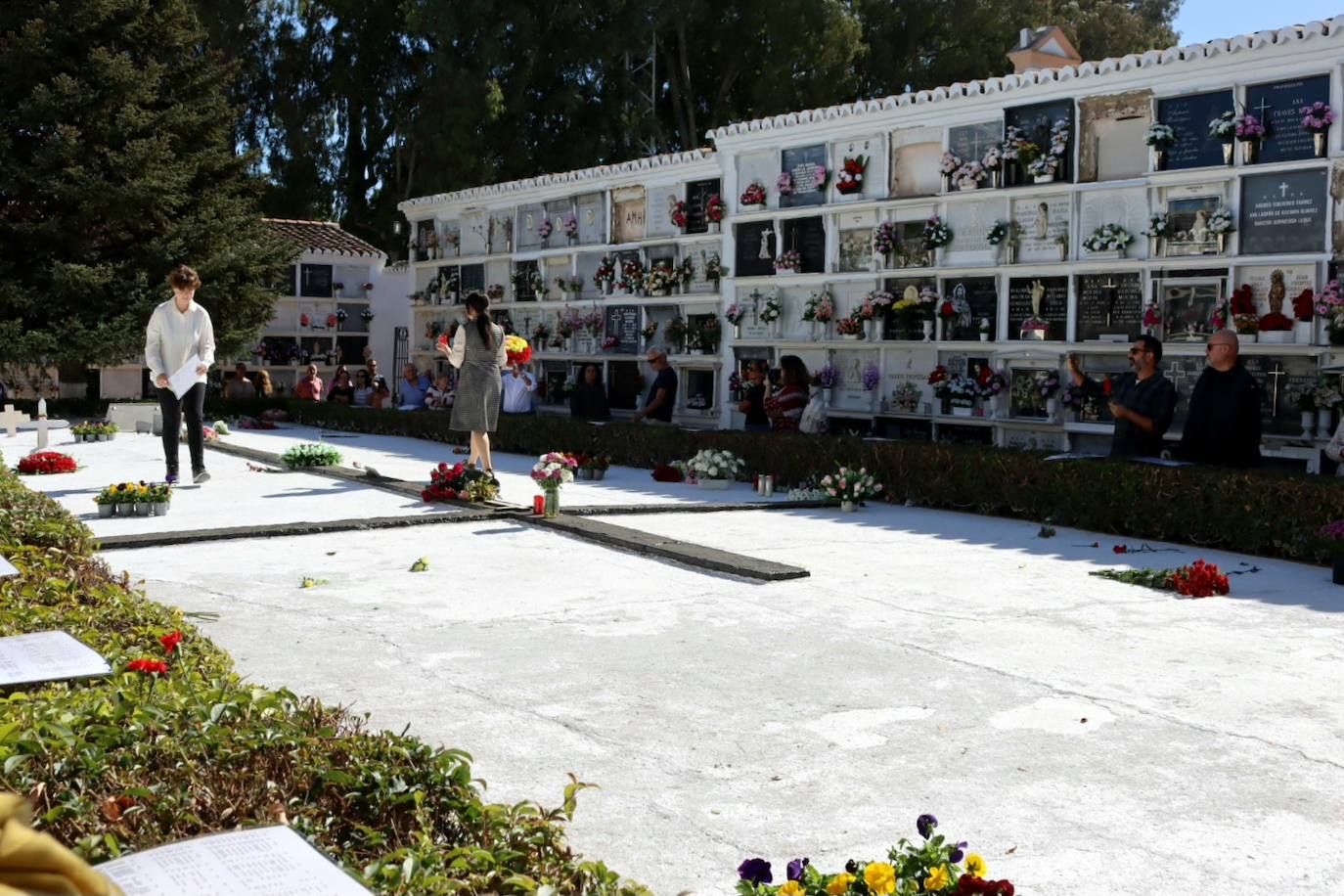 En el cementerio de Ronda se llevó a cabo el tradicional homenaje a víctimas de la Guerra Civil cuyos restos fueron depositados en fosas en el camposanto rondeño