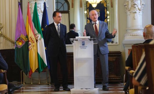 José María Muñoz y Francisco de la Torre, en la presentación del acuerdo de patrocinio con el Ayuntamiento el pasado verano.