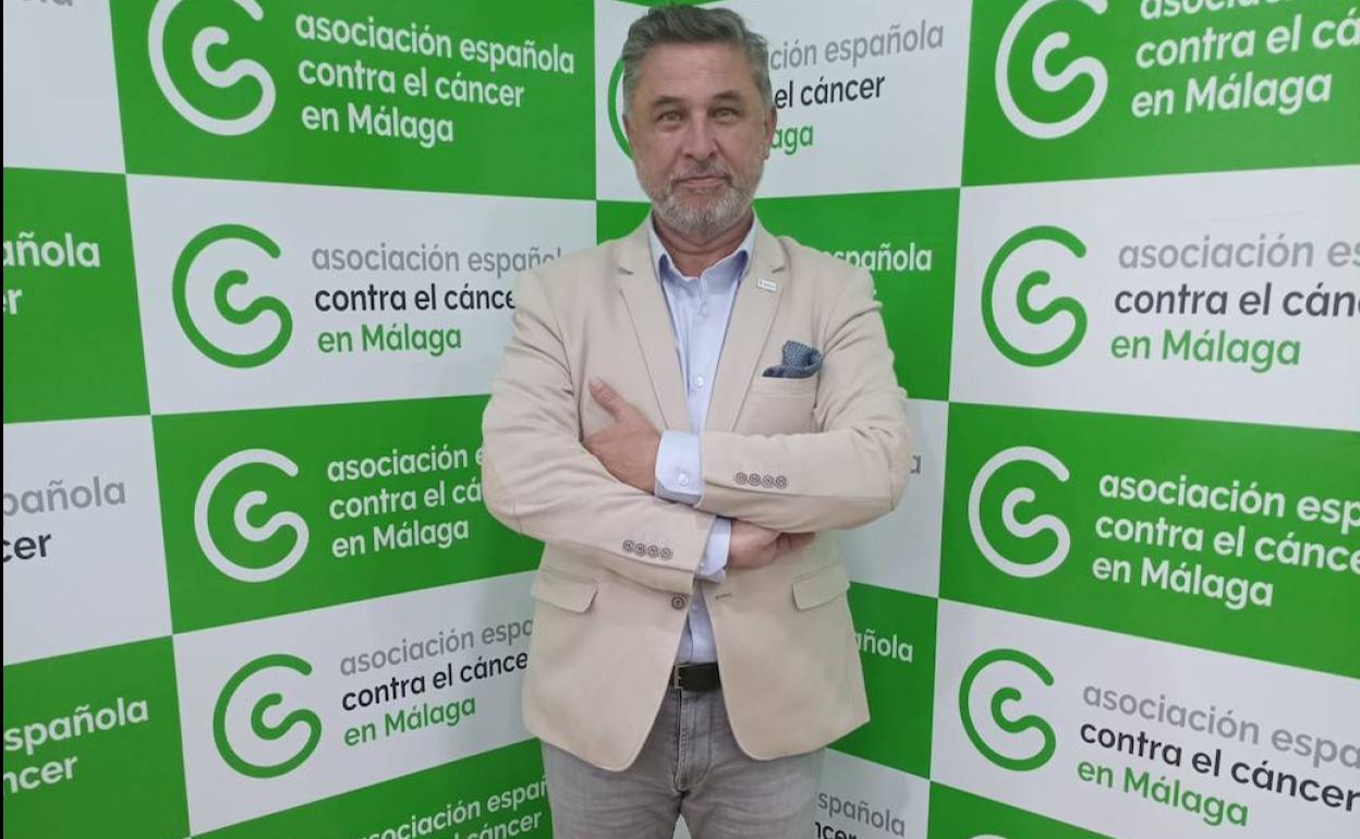 Joaquín Morales Rubio, en la sede de la AECC de Málaga. 