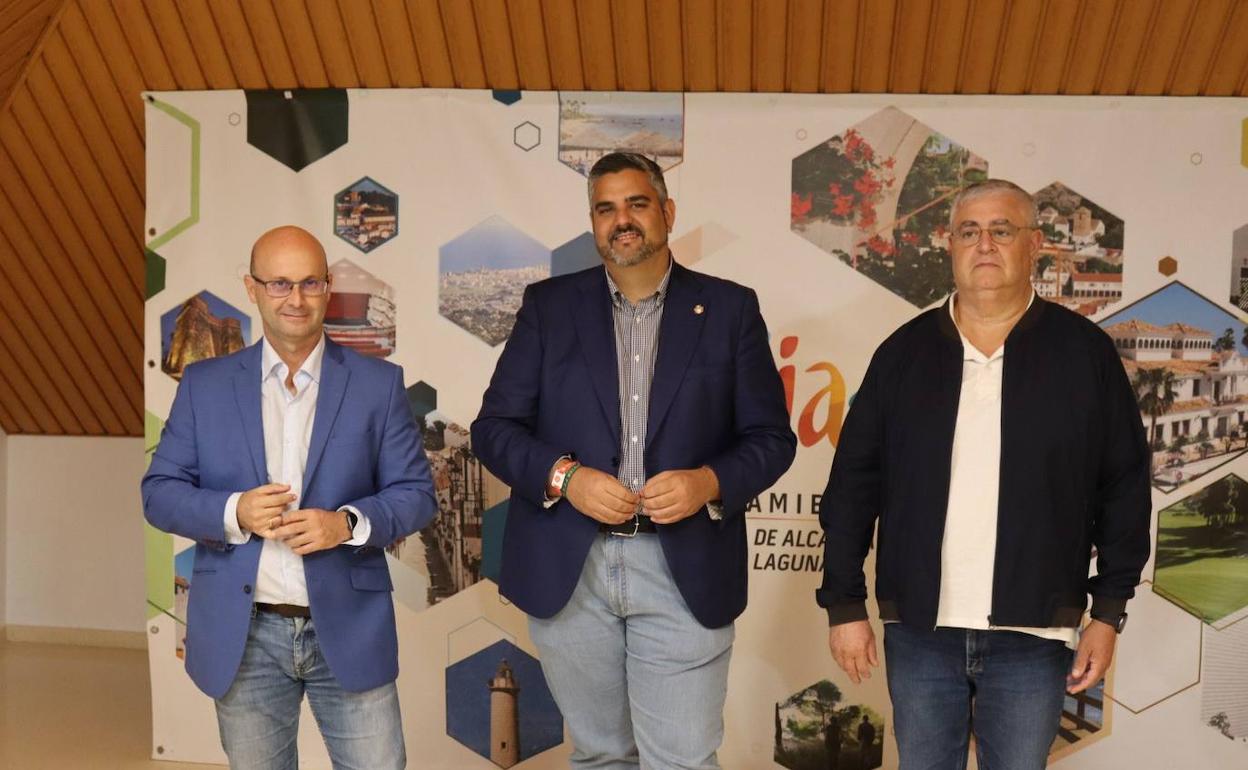 El edil de Turismo, José Carlos Martín, y el alcalde de Mijas, Josele González. 