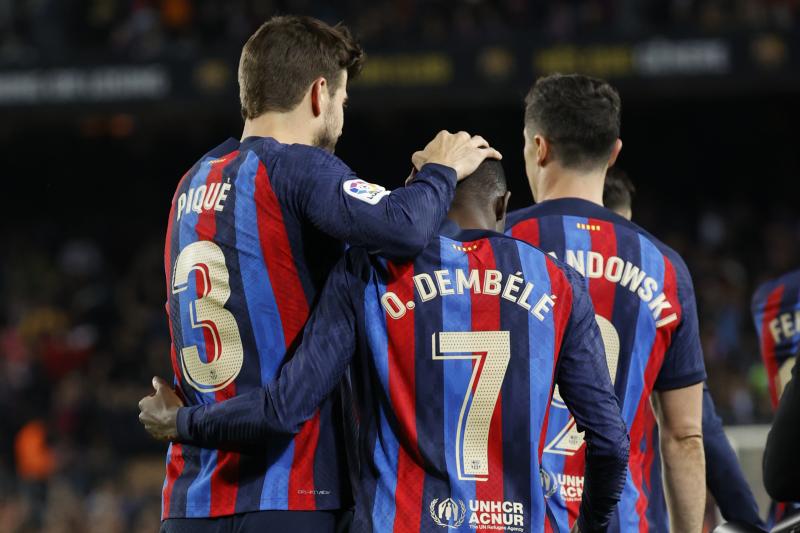 Piqué celebra junto a Dembélé el tanto con el que el francés inauguraba el marcador.