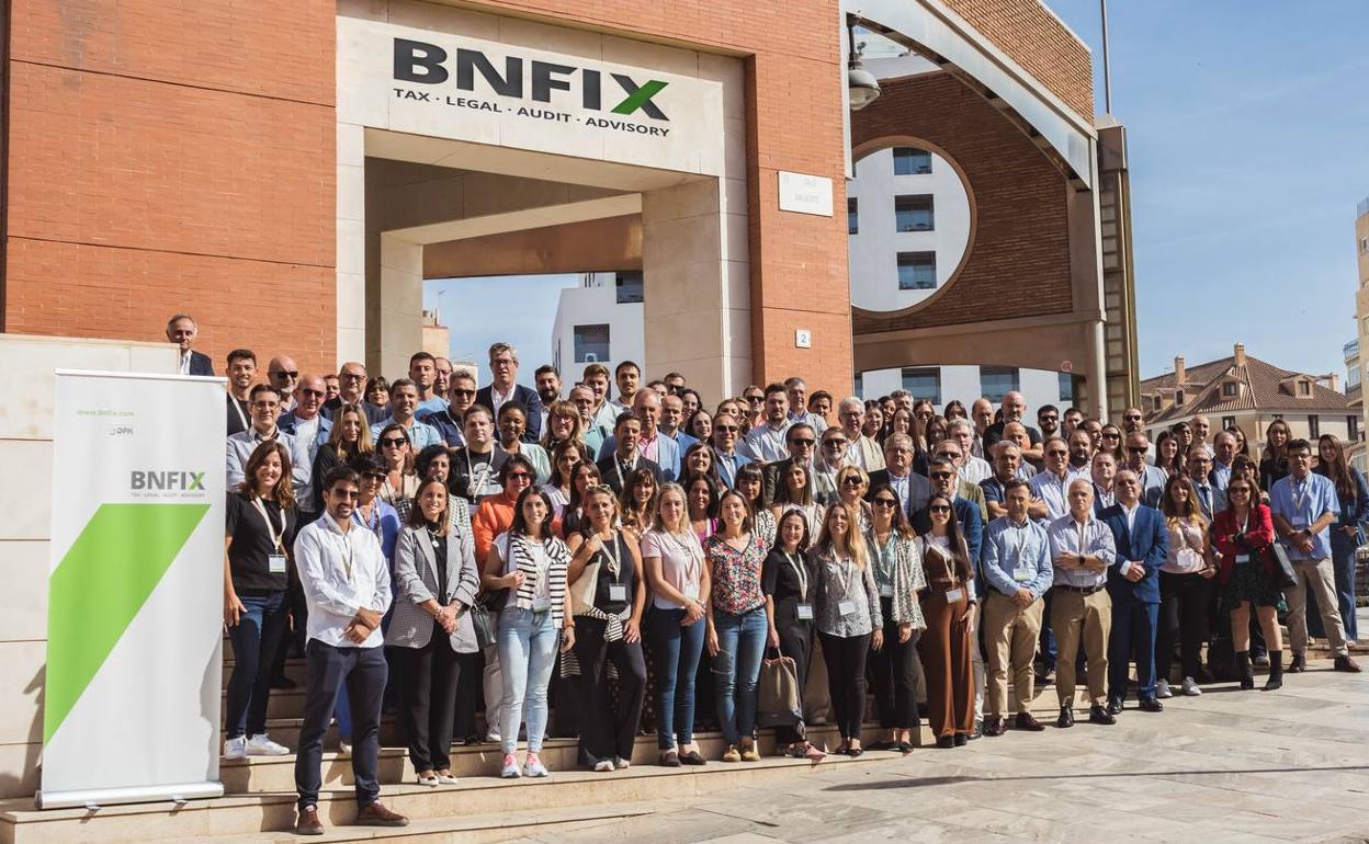 Foto de familia de los participantes en el encuentro celebrado en Málaga.