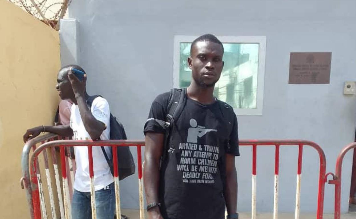 El hijo de Ablaye, en la embajada. 