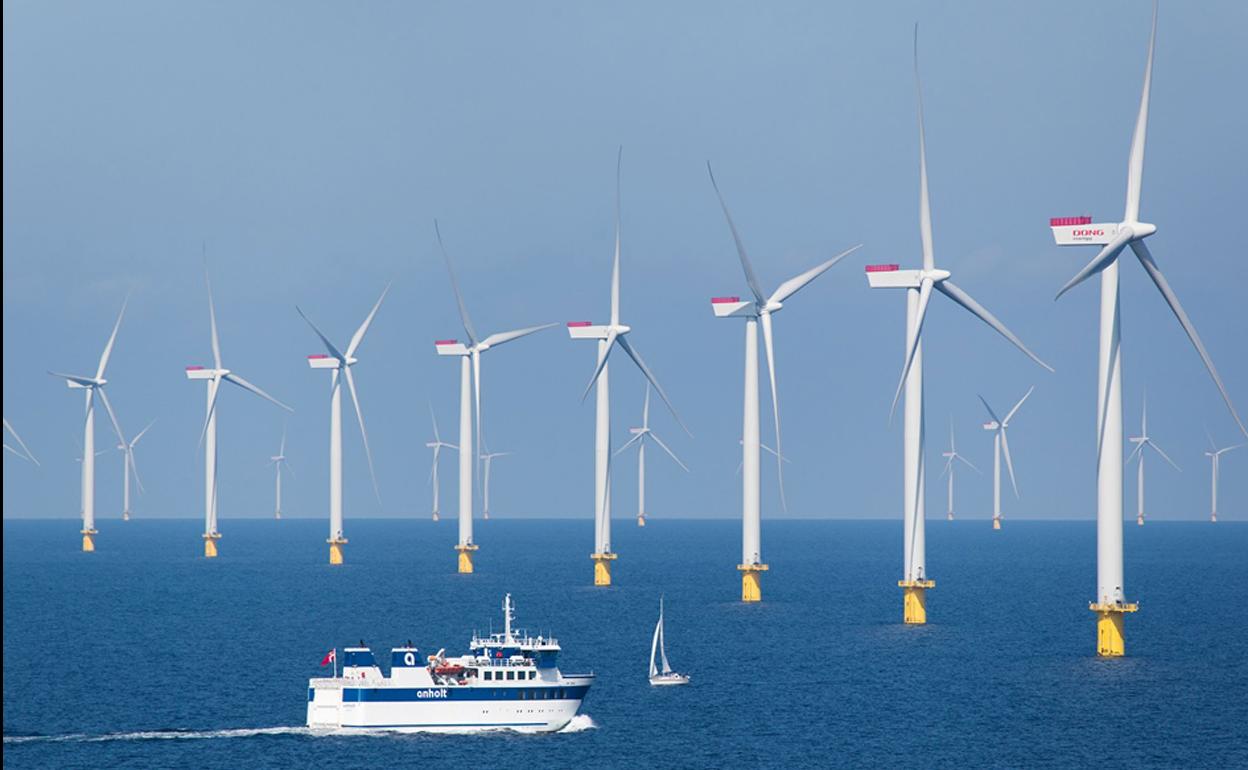 Aerogeneradores en alta mar.