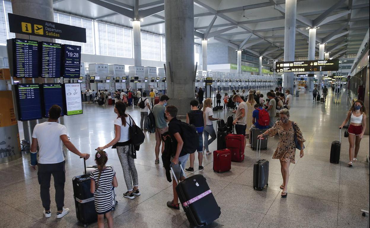 Los aeropuertos andaluces recuperan el 98% de viajeros prepandemia en octubre