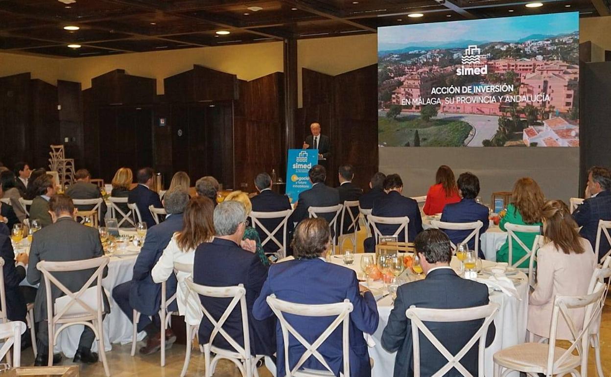 El alcalde, Francisco de la Torre, durante su intervención en el foro celebrado este viernes en el Simed. 