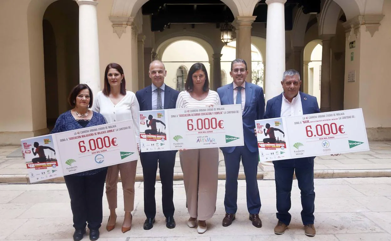 La Carrera Urbana Ciudad de Málaga entrega sus cheques solidarios