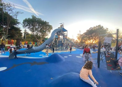 Imagen secundaria 1 - Tres imágenes del recinto, de 700 metros cuadrados, en el parque Verano Azul de Nerja.
