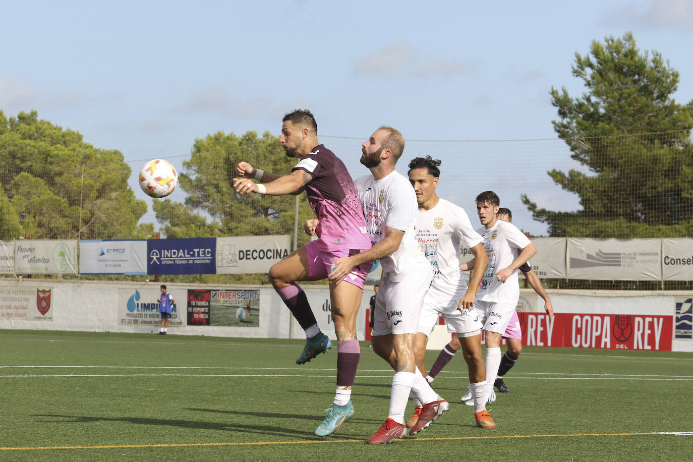 El conjunto blanquiazul logró con muchísimo sufrimiento el pase a la segunda ronda de la Copa del Rey en un partido en el que los locales se adelantaron en el marcador y estrellaron dos lanzamientos en los palos en el partido.