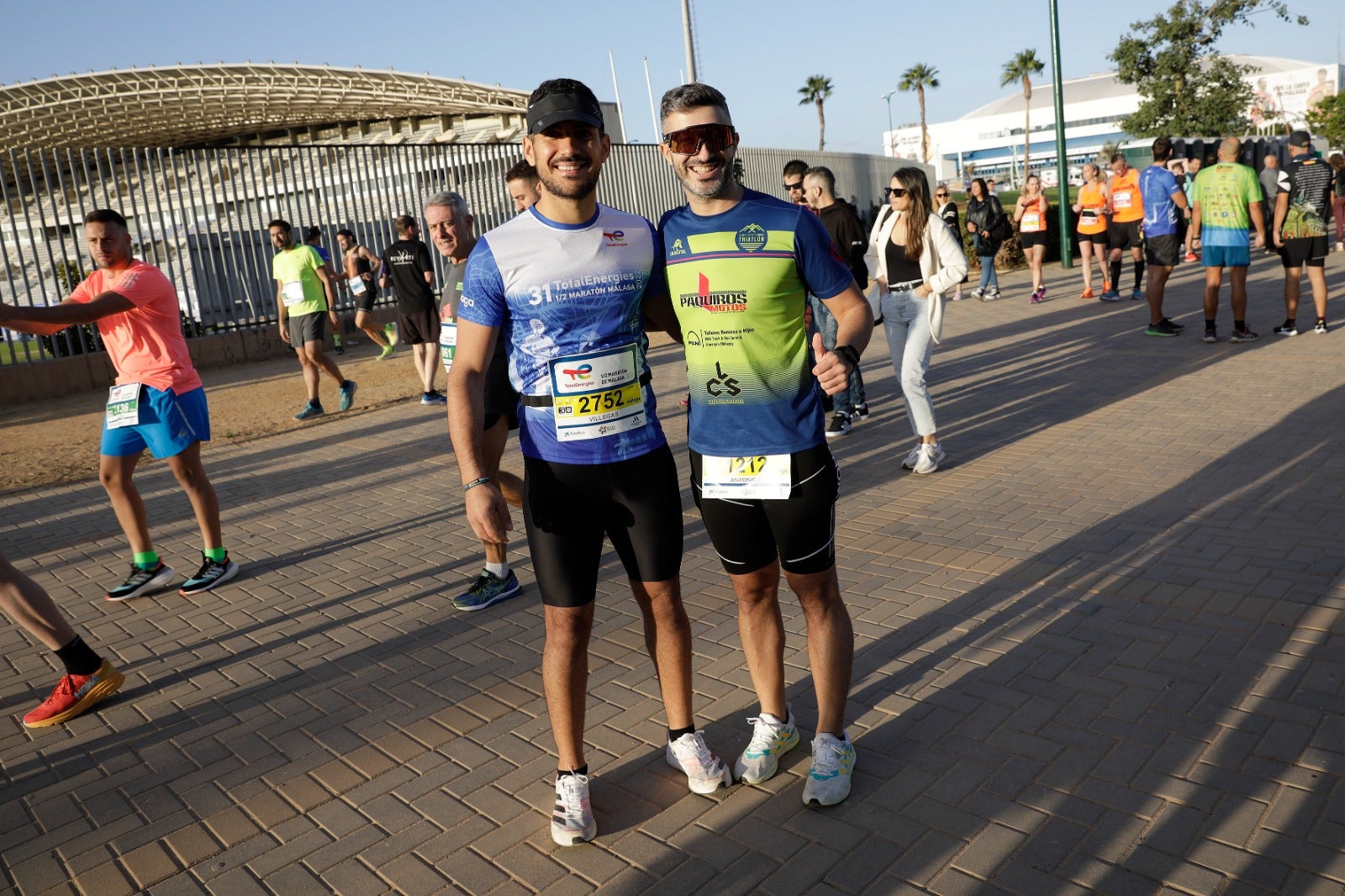 Miles de corredores participan en esta prueba que discurre por 21.097 metros homologados por la Real Federación Española de Atletismo, con sólo diez curvas y seis metros de desnivel desde el punto más alto al más bajo del recorrido.