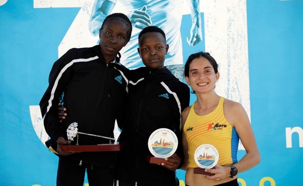 Cynthia Nolari, Valentine Jepjkoech y Belén Infantes, el podio femenino de la carrera. 