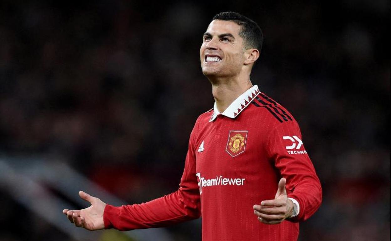 Cristiano Ronaldo se lamenta durante un partido con el Manchester United.