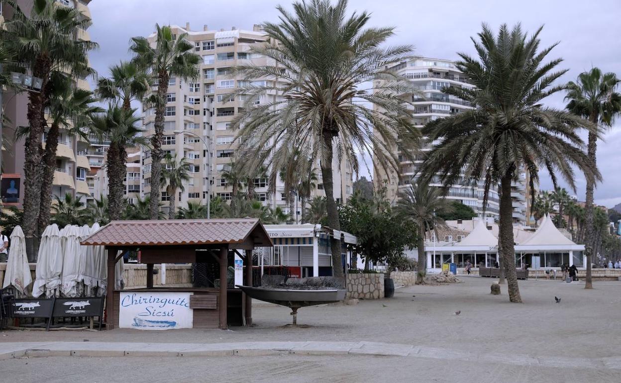 El chiringuito Sicsu, en primer término, está ubicado a unos cincuenta metros del restaurante Antonio Martín. 