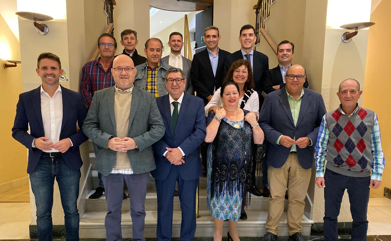 Acto de presentación de los premiados con los escudos de oro de Vélez-Málaga, este martes en el Ayuntamiento. 