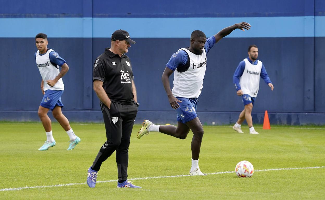 Pepe Mel y Alfred N'Diaye, en un entrenamiento reciente.