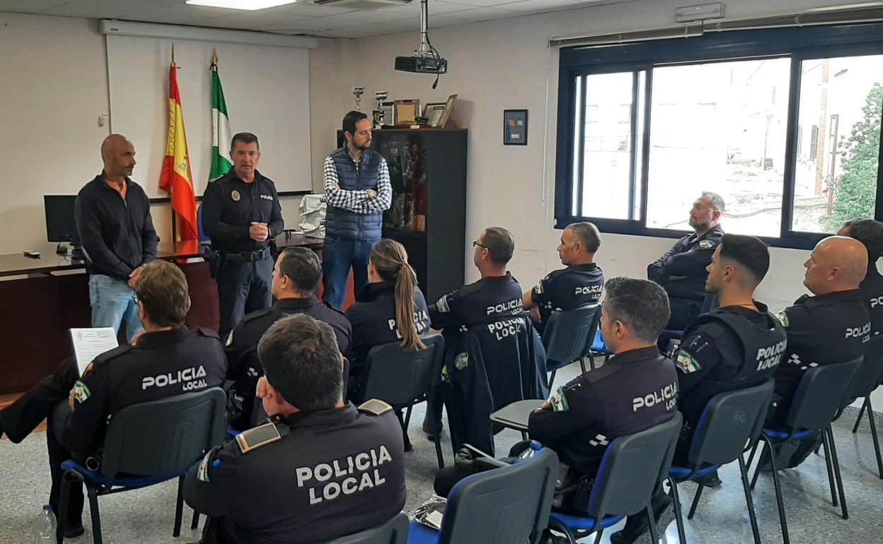 Agentes de la Policía Local de Rincón de la Victoria, en el curso de formación. 