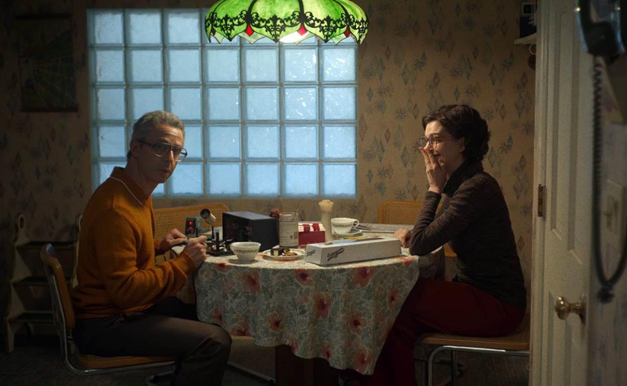 Anne Hathaway y Jeremy Strong, en una escena de la nueva película de James Gray. 