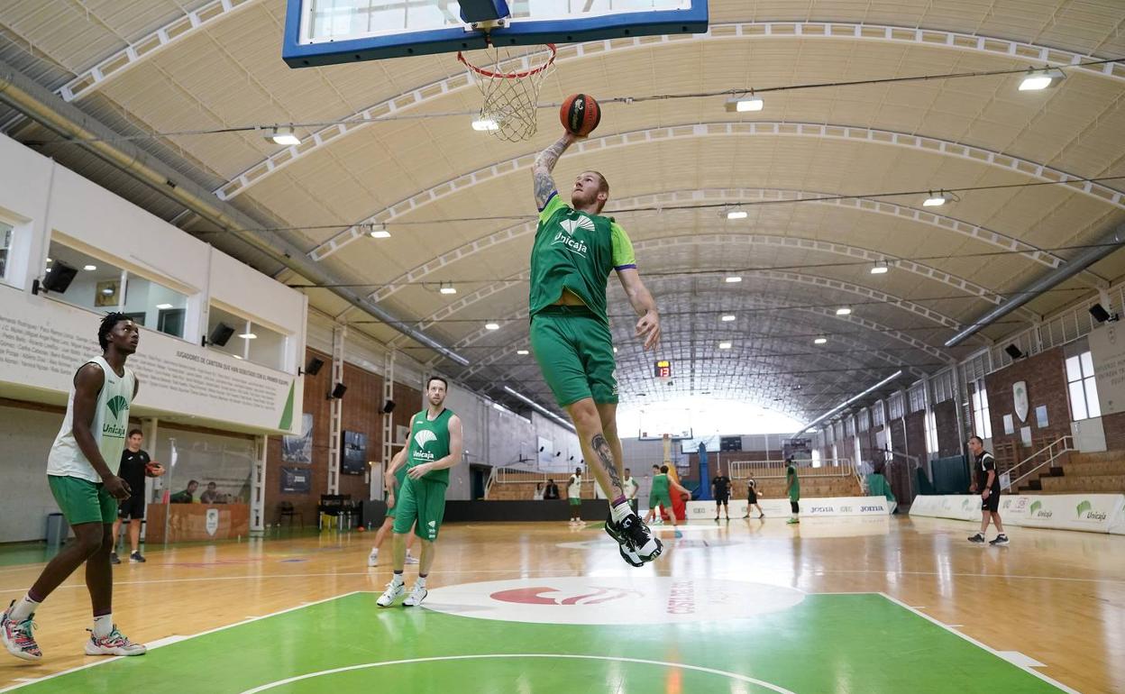 Osetkowski machaca en un entrenamiento en Los Guindos. 