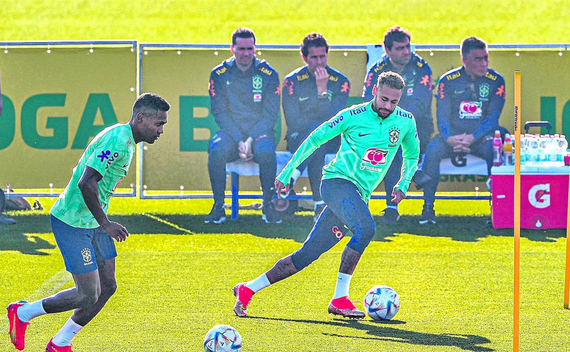 Sandro y Neymar, en un entrenamiento con Brasil