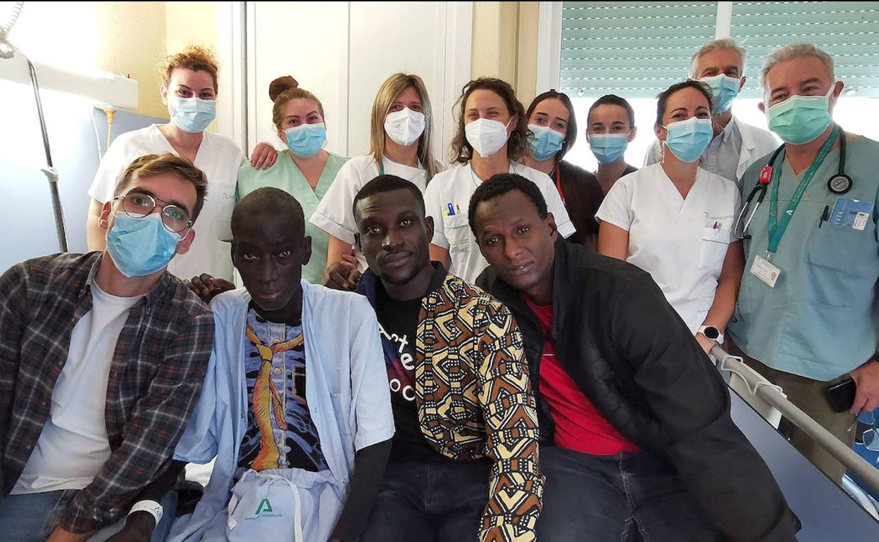 El hijo de Ablaye llega a Málaga y ya acompaña a su padre en el hospital