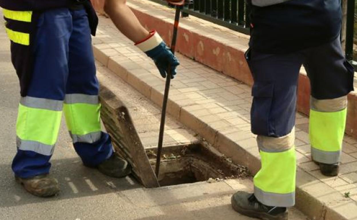 Emasa suspende el suministro de agua a la urbanización Valseca de Málaga por el impago de más de 14.000 euros