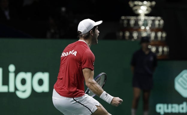 Borna Coric celebra la conquista del primer punto de la serie. 