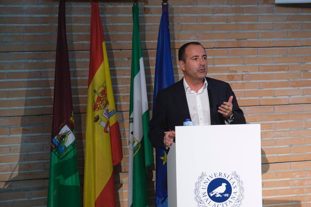 La tercera edición de estos galardones reconoce a los tres mejores expedientes universitarios del curso 2021/2022 de la UMA en Turismo