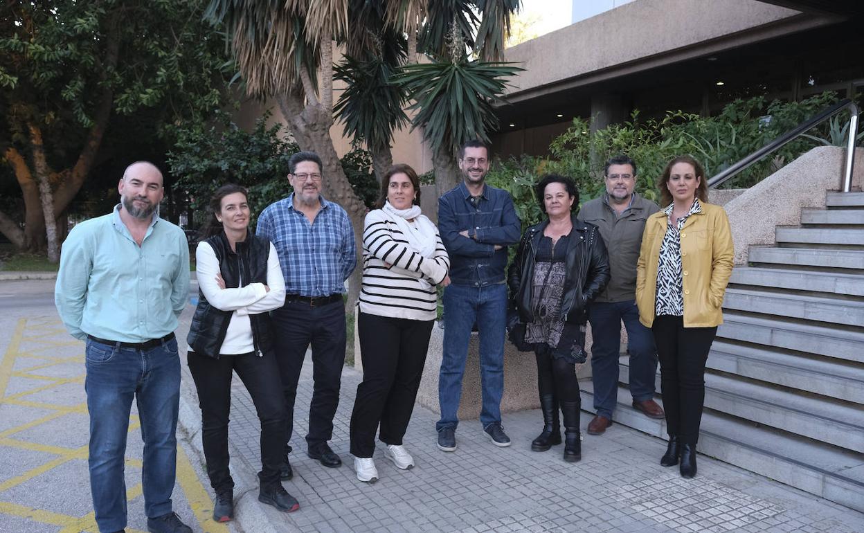 De izquierda a derecha, Francisco González (CSIF), Yolanda Gamero (CC OO), Guillermo Hernández (ANPE), Marina Ribot (CGT), Juan Antonio Bravo (APIA), Concepción Zamora (USTEA), Juan Francisco Vílchez (UGT) y Virginia Rodríguez (ASADIÁN). 