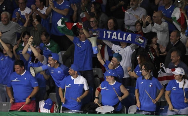 La tamborrada italiana, que generó un gran estruendo en el pabellón. 