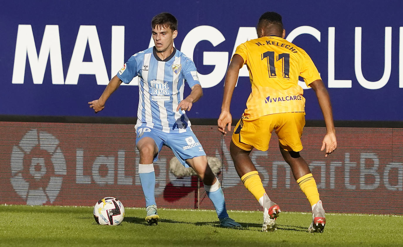 Un gol en propia meta de la Ponferradina bastó para vencer en un partido en el que el equipo mostró más energía y sentido colectivo en la última media hora