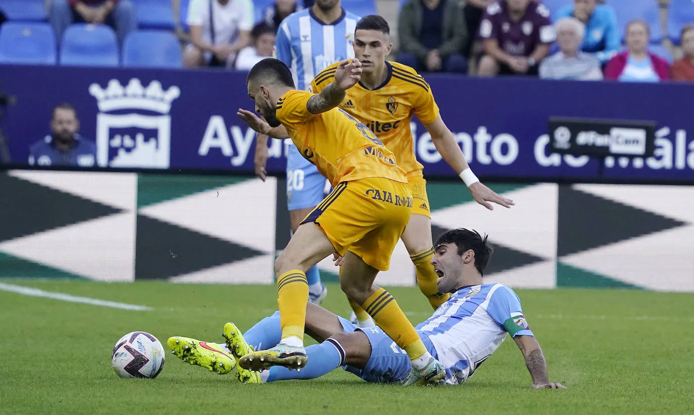 Un gol en propia meta de la Ponferradina bastó para vencer en un partido en el que el equipo mostró más energía y sentido colectivo en la última media hora