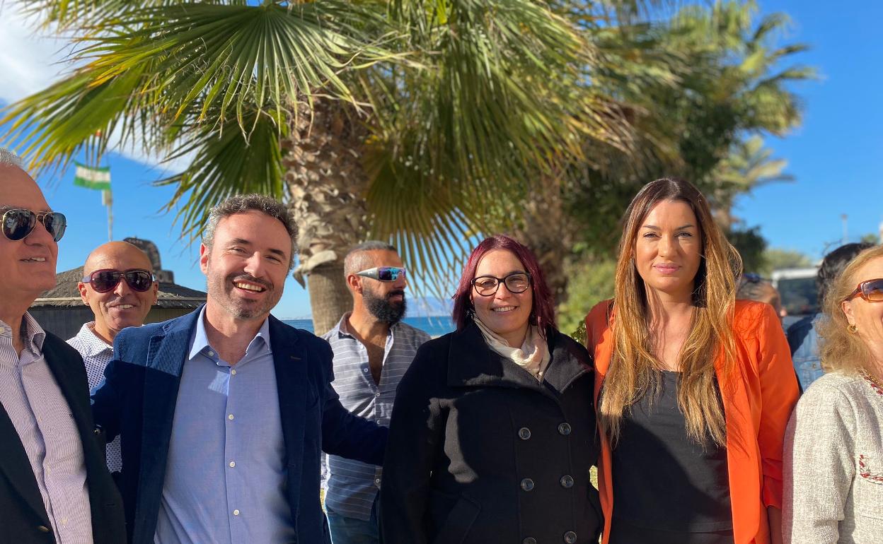 Guillermo Díaz, con la edil Clara Perles y la candidata naranja en 2023, Ana Palomo. 