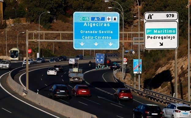 El antiguo enlace 245 hacia Pedregalejo y Cerrado de Calderón se ha convertido en el 979. 