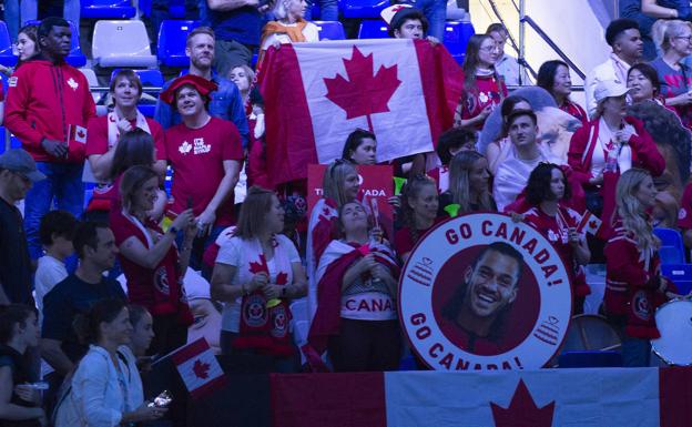 Los aficionados canadienses vibraron con su equipo. 