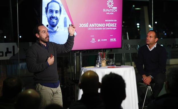 José Antonio Pérez y Manolo Castillo, en el encuentro organizado por SUR. 