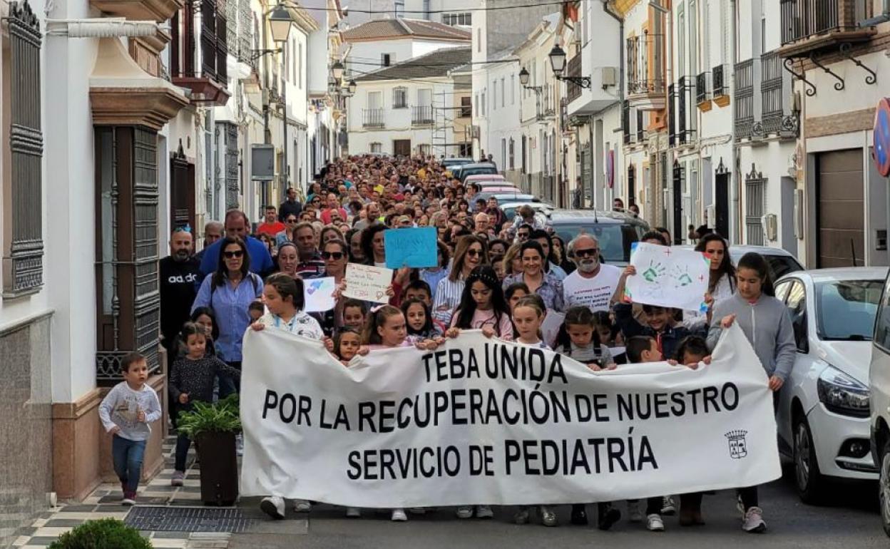 Movilización en Teba por el servicio de pediatría.