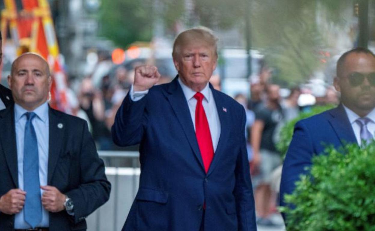 El expresidente Donald Trump, dos días después del registro policial en su residencia de Mar-a-Lago. 