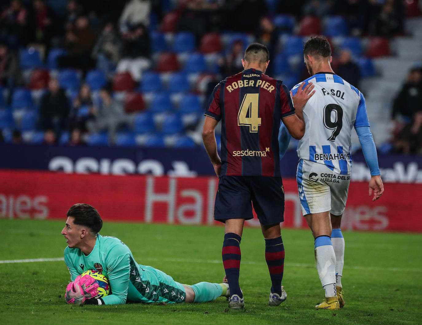 Derrota del Málaga en su visita al Levante. 