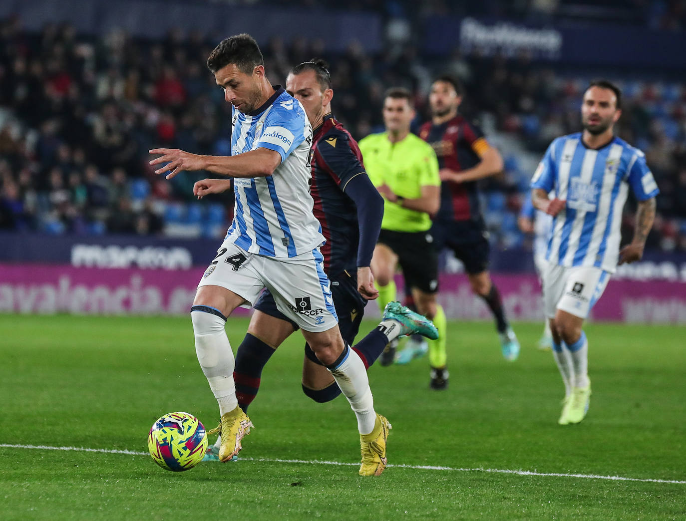 Derrota del Málaga en su visita al Levante. 