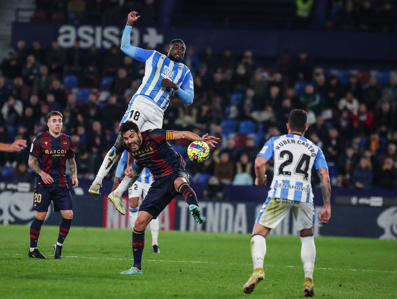 Derrota del Málaga en su visita al Levante. 