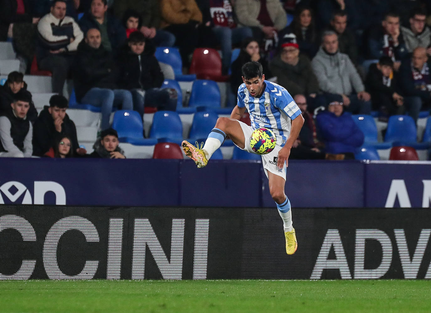 Derrota del Málaga en su visita al Levante. 