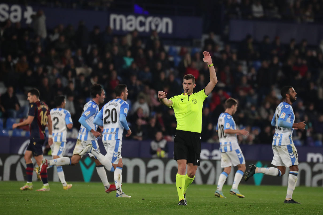 Derrota del Málaga en su visita al Levante. 