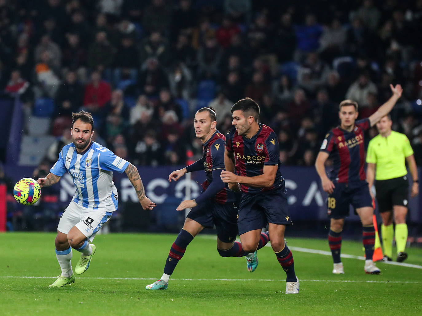 Derrota del Málaga en su visita al Levante. 