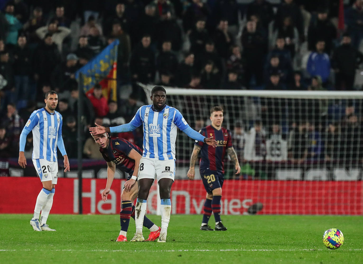 Derrota del Málaga en su visita al Levante. 