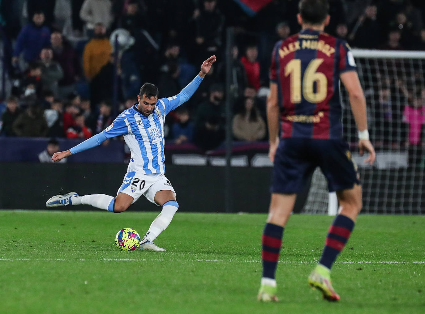 Derrota del Málaga en su visita al Levante. 