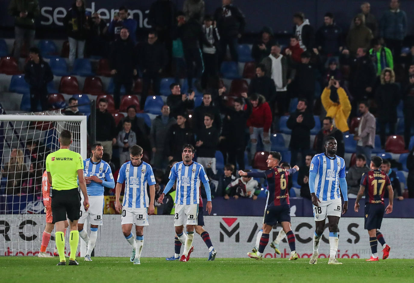 Derrota del Málaga en su visita al Levante. 