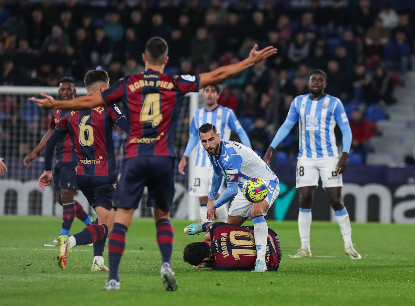 Derrota del Málaga en su visita al Levante. 