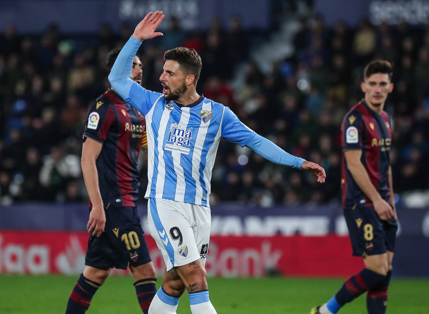 Derrota del Málaga en su visita al Levante. 