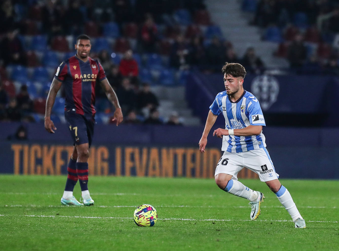 Derrota del Málaga en su visita al Levante. 