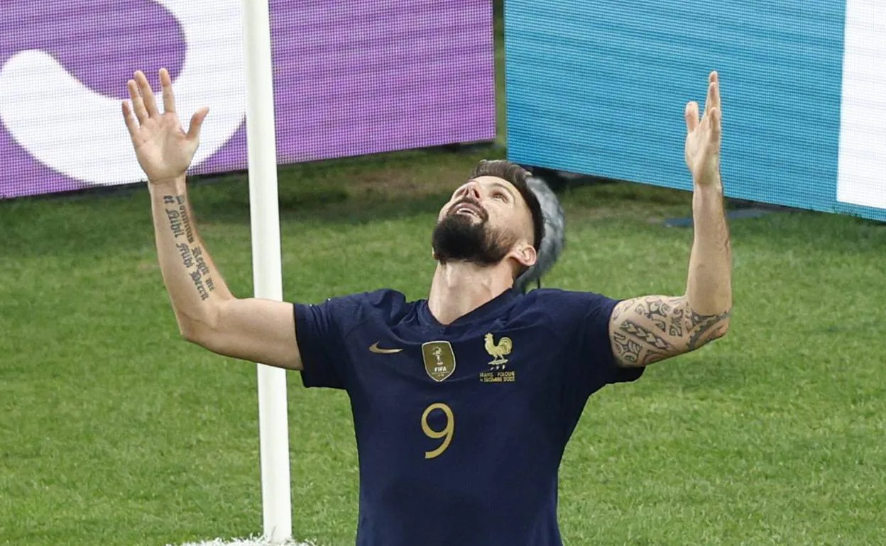 Giroud celebra su gol contra Polonia en los octavos de final del Mundial. 